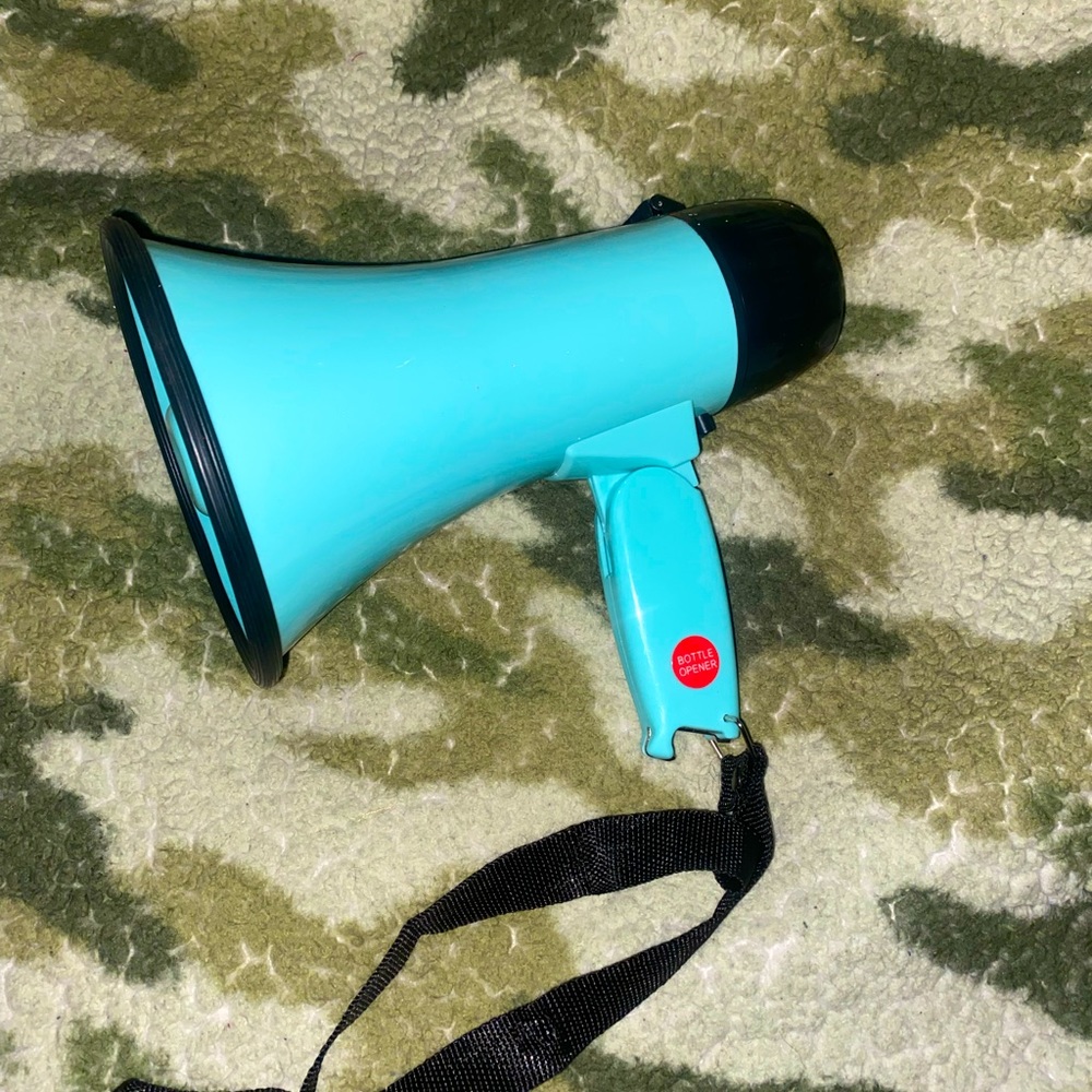 Brand new megaphone comes with batteries only been used once